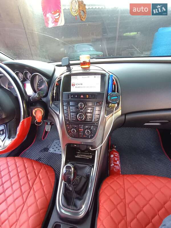 Універсал Opel Astra 2011 в Бурштині