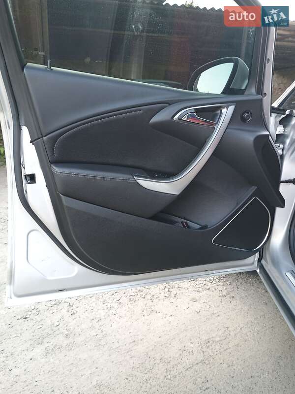 Універсал Opel Astra 2011 в Бурштині