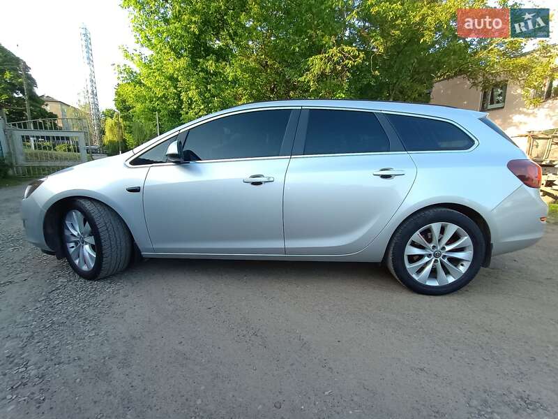 Універсал Opel Astra 2011 в Бурштині