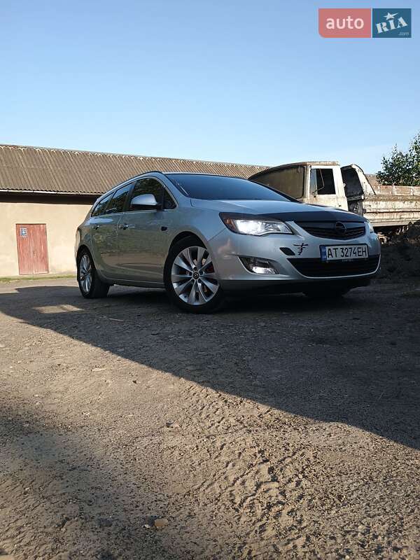 Універсал Opel Astra 2011 в Бурштині