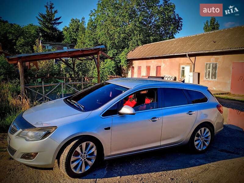 Універсал Opel Astra 2011 в Бурштині