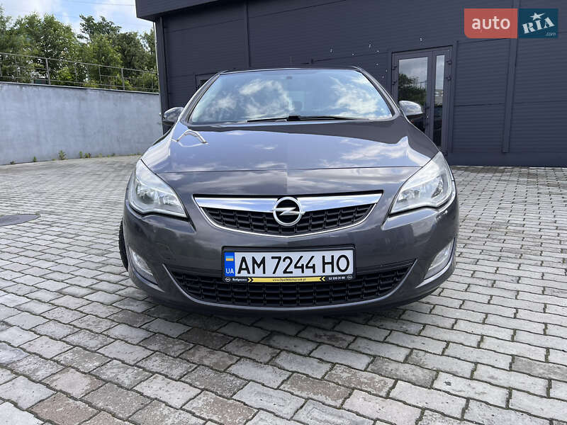 Хэтчбек Opel Astra 2011 в Малине