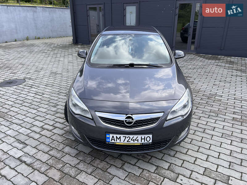 Хэтчбек Opel Astra 2011 в Малине