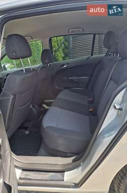 Хетчбек Opel Astra 2014 в 