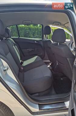 Хетчбек Opel Astra 2014 в 