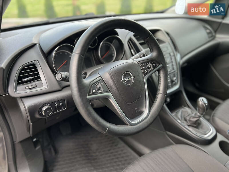 Хэтчбек Opel Astra 2011 в Малине