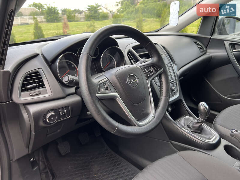 Хэтчбек Opel Astra 2011 в Малине