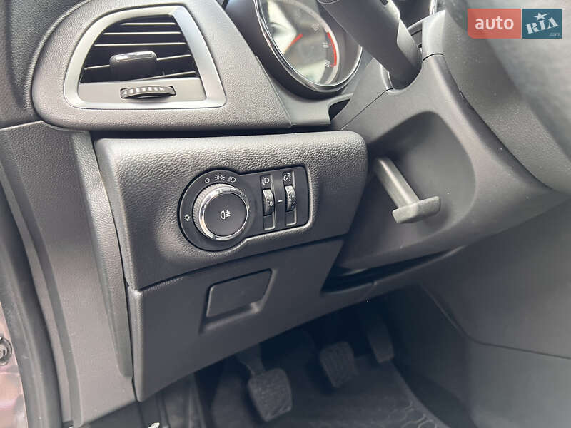 Хэтчбек Opel Astra 2011 в Малине