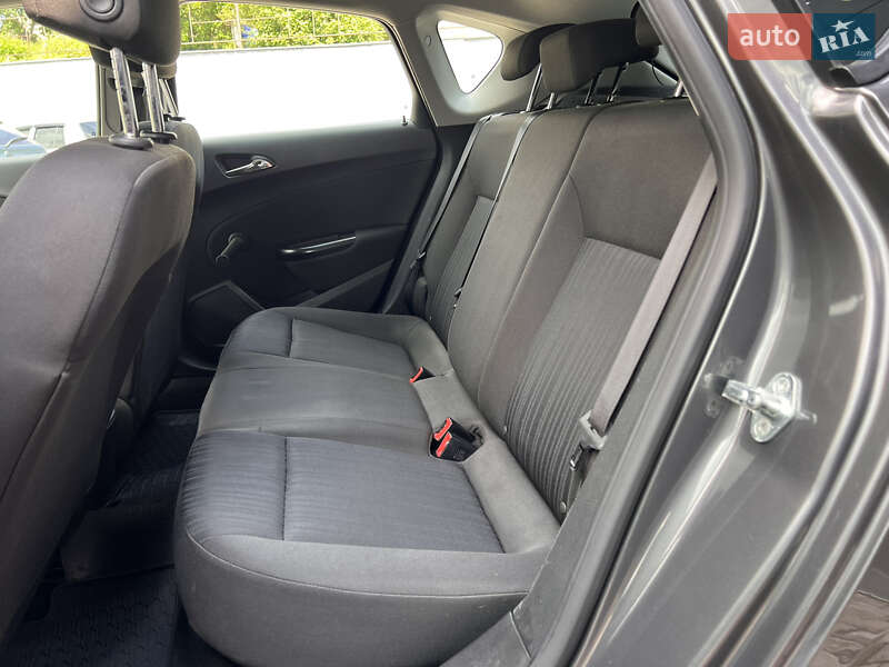 Хэтчбек Opel Astra 2011 в Малине