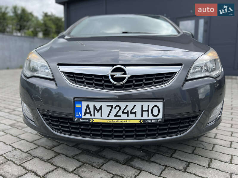 Хэтчбек Opel Astra 2011 в Малине