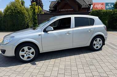 Хетчбек Opel Astra 2014 в 