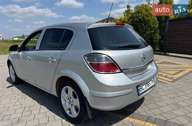 Хетчбек Opel Astra 2014 в 