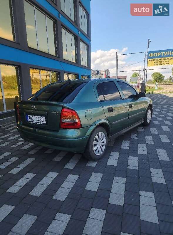 Седан Opel Astra 2000 в Тересві