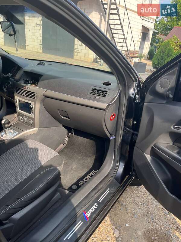 Хэтчбек Opel Astra 2005 в Могилев-Подольске