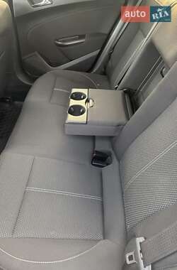 Седан Opel Astra 2012 в 