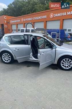 Хэтчбек Opel Astra 2004 в Луцке