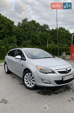 Универсал Opel Astra 2011 в Новояворовске