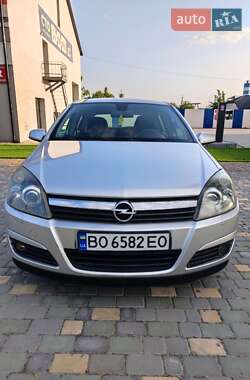 Хэтчбек Opel Astra 2004 в 