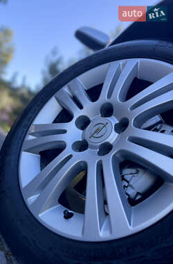 Универсал Opel Astra 2006 в 