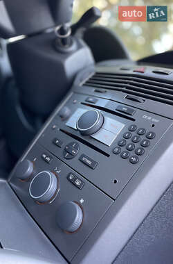 Универсал Opel Astra 2006 в 