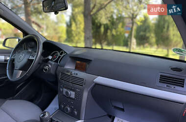 Универсал Opel Astra 2006 в 