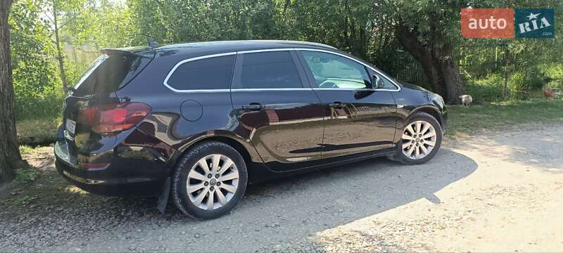 Універсал Opel Astra 2011 в Івано-Франківську