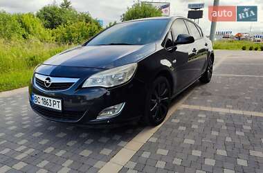 Хэтчбек Opel Astra 2011 в Львове