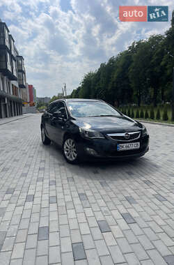 Opel Astra 2011 Opel Astra 2011