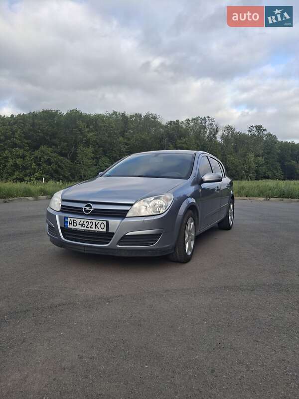 Хэтчбек Opel Astra 2004 в 