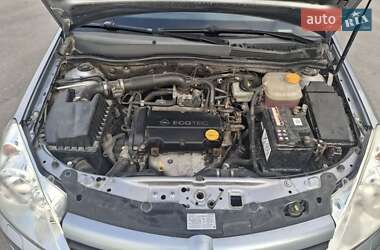 Хэтчбек Opel Astra 2004 в 
