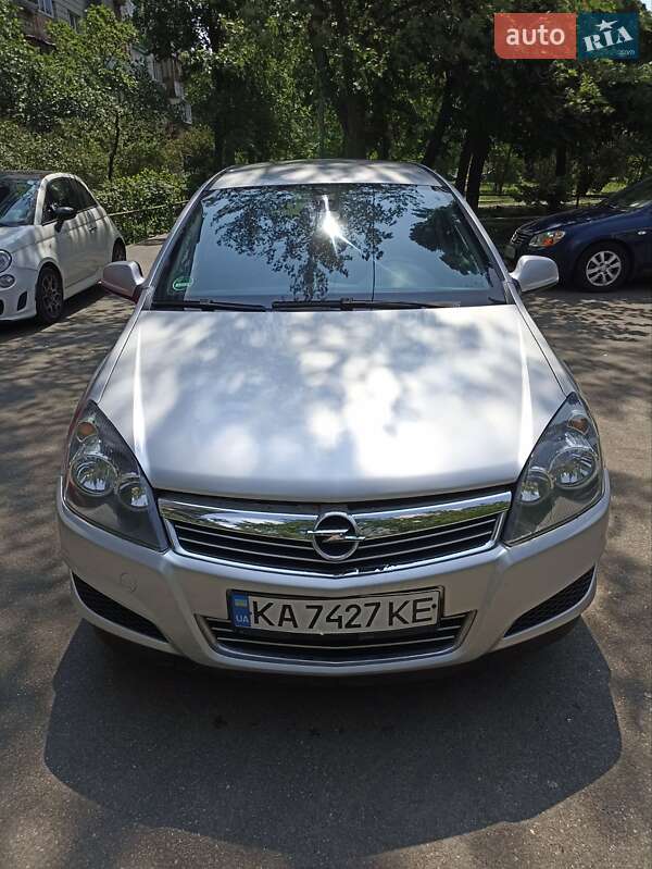 Opel Astra 2010