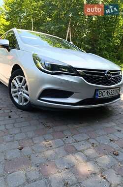 Универсал Opel Astra 2017 в Трускавце