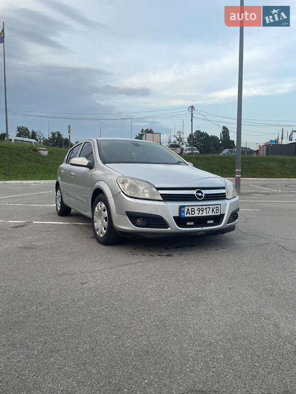 Хэтчбек Opel Astra 2007 в 