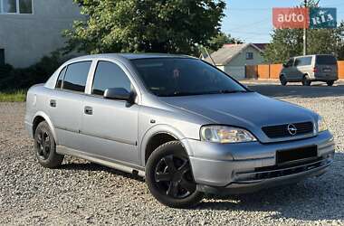 Седан Opel Astra 2003 в Надворной