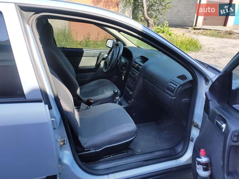 Седан Opel Astra 2004 в Дубно