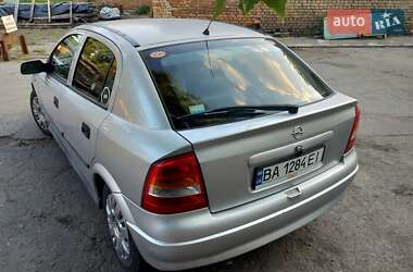 Хэтчбек Opel Astra 1998 в 