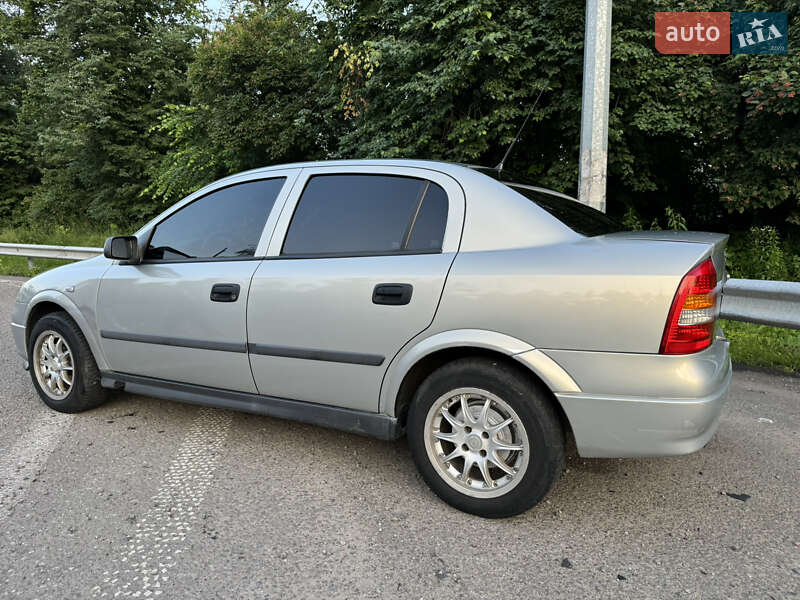Седан Opel Astra 2006 в Киеве