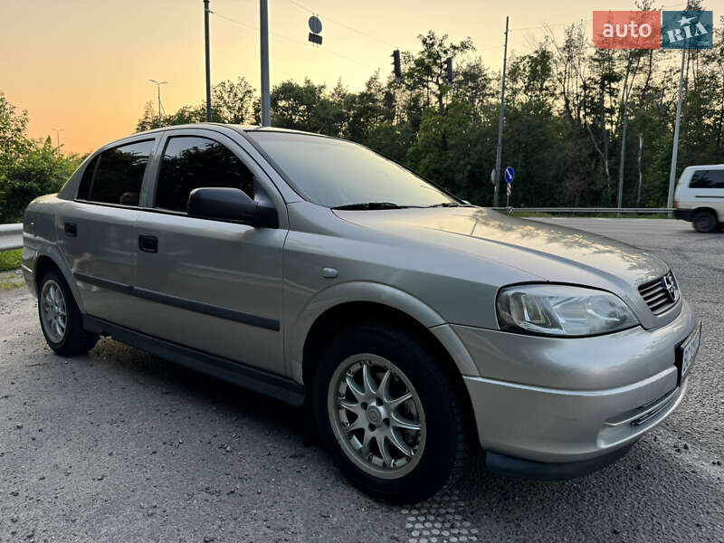 Седан Opel Astra 2006 в Киеве