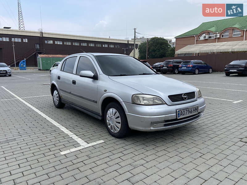 Седан Opel Astra 2000 в Черкассах