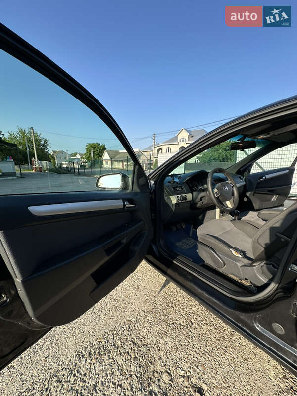 Хэтчбек Opel Astra 2007 в Черновцах