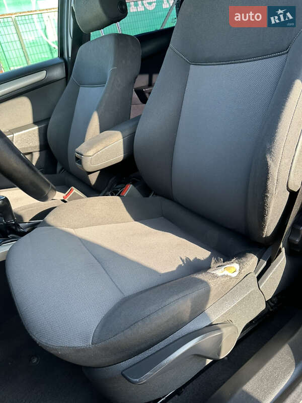 Хэтчбек Opel Astra 2007 в Черновцах