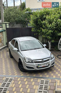 Седан Opel Astra 2012 в Виннице