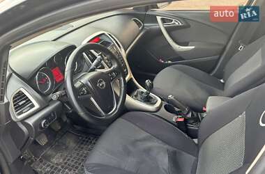 Универсал Opel Astra 2012 в 