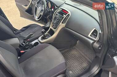 Универсал Opel Astra 2012 в 