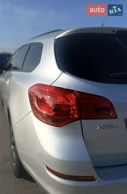 Универсал Opel Astra 2011 в 
