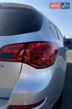 Универсал Opel Astra 2011 в 