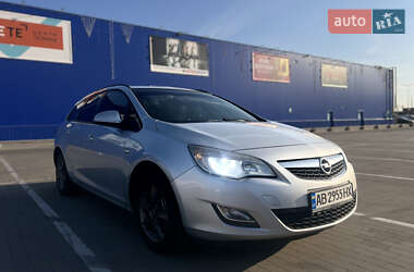 Универсал Opel Astra 2011 в 