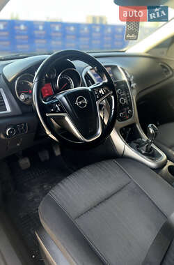 Универсал Opel Astra 2011 в 