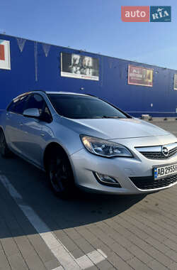 Универсал Opel Astra 2011 в 