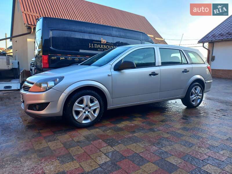 Універсал Opel Astra 2011 в 